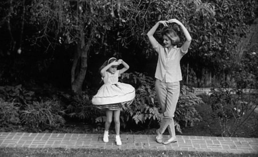 Leslie Bogart